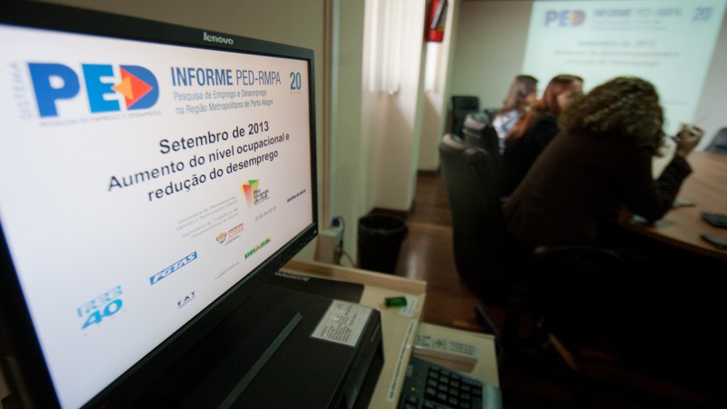 30.10.13: A Fundação de Economia e Estatística (FEE) divulga a pesquisa de Emprego e Desemprego da Região Metropolitana referente ao mês de setembro.