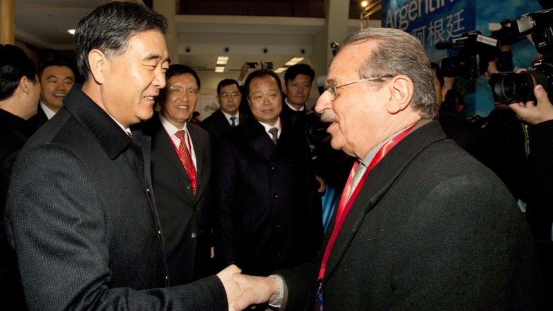 03.12.13 Governador Tarso Genro visita o estande do RS e cumprimenta o Vice-Premier Chinês Mr. Wang Yang
