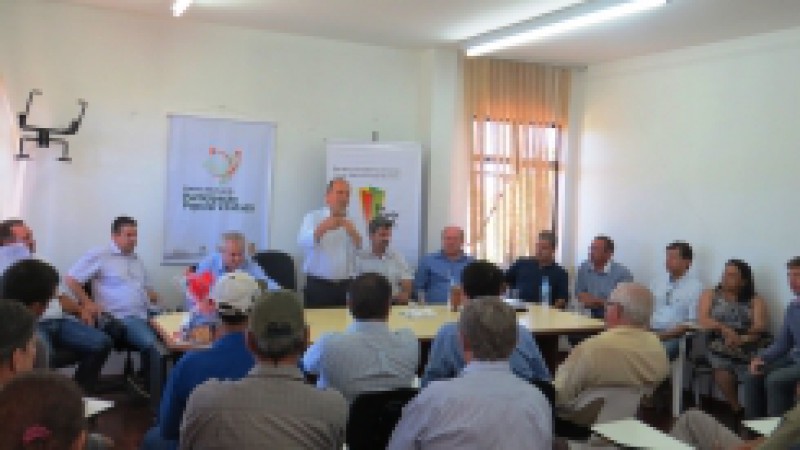 Oito municípios da região do Alto da Serra do Botucaraí assinaram convênios com a Secretaria do Desenvolvimento Rural, Pesca e Cooperativismo (SDR), nesta segunda-feira (23). Os recursos são oriundos da Participação Popular e Cidadã (PPC) 2012/2013. O