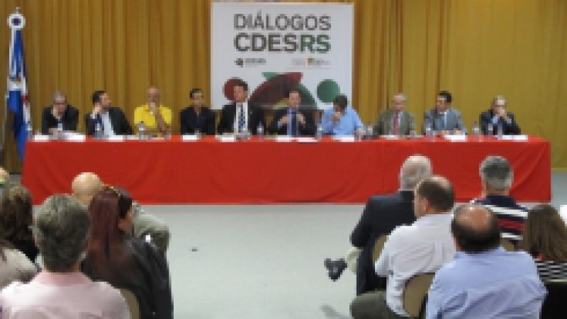 A constru&ccedil;&atilde;o da hidrovia Brasil-Uruguai foi tema de debate do Conselho de Desenvolvimento Econ&ocirc;mico e Social (Cdes-RS), na manh&atilde; desta sexta-feira (29), em S&atilde;o Louren&ccedil;o do Sul. Detalhes t&eacute;cnicos sobre os estudos de viabilidade do projeto foram