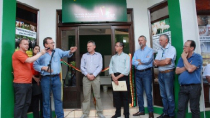 O secretário estadual da Agricultura, Luiz Fernando Mainardi, inaugurou nesta quarta-feira (16), em Giruá, na região Noroeste, a modernização da 52ª Inspetoria de Defesa Agropecuária (IDA) de um total de 248 distribuídas pelo Estado. Capital estadual da
