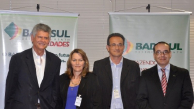 O presidente do Badesul, Marcelo Lopes, recebeu, nessa terça-feira (17), o secretário estadual do Gabinete dos Prefeitos e Relações Federativas, Afonso Motta, a prefeita de Porto Vera Cruz, Vanice Helena Andrade de Matos, e o prefeito de Rodeio Bonito,