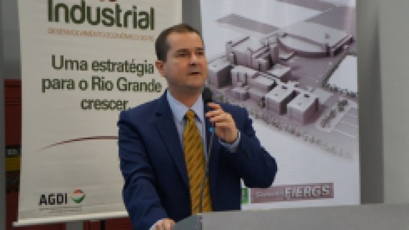 Cerca de 150 empresas ga&uacute;chas compareceram, nesta segunda-feira (25), ao primeiro encontro de neg&oacute;cios com a montadora chinesa Foton, que em agosto anunciou a instala&ccedil;&atilde;o de uma f&aacute;brica de caminh&otilde;es em Gua&iacute;ba. O sucesso do evento, promovido pela