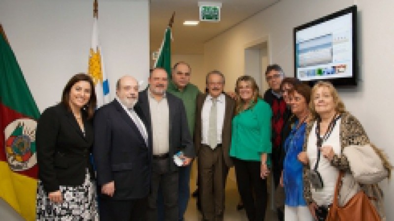 O governador Tarso Genro participou, nesta sexta-feira (4), da cerim&ocirc;nia de inaugura&ccedil;&atilde;o da nova sede do Consulado do Uruguai em Porto Alegre. O chefe do Executivo ga&uacute;cho exaltou o importante papel do pa&iacute;s vizinho como um dos parceiros estrat&eacute;gicos do Rio