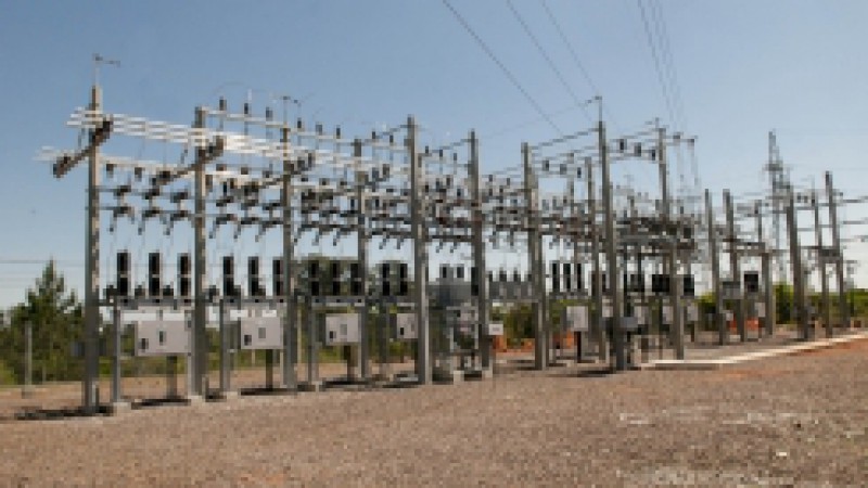 A CEEE Geração e Transmissão concluiu, esta semana, mais uma obra de melhoria em suas instalações elétricas. A Subestação Cachoeirinha 1, localizada na rua Nilo Peçanha, 355, recebeu um novo um transformador de potência com a capacidade de 42 MVA que