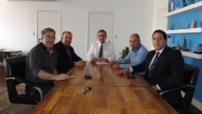 A Corsan realizará obras de melhoria e ampliação no sistema de abastecimento de água de Taquara. As ações foram definidas em reunião entre o diretor-presidente da companhia, Tarcísio Zimmermann, e o prefeito Tito Lívio Jaeger Filho. O encontro ocorreu