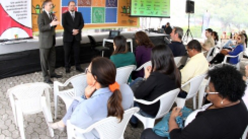 A Fundação para o Desenvolvimento de Recursos Humanos (FDRH) é novamente referência na execução do serviço público. O chefe da Divisão de Contabilidade e Finanças da Fundação, Rafael Brum, recebeu, nesta sexta-feira (25), o certificado Servidor Destaque