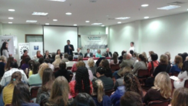 Bento Gon&ccedil;alves recebeu, nesta&nbsp;segunda-feira (21), a XI Jornada Estadual Contra a Viol&ecirc;ncia e a Explora&ccedil;&atilde;o Sexual de Crian&ccedil;as e de Adolescentes, com foco na preven&ccedil;&atilde;o, prote&ccedil;&atilde;o, den&uacute;ncia e puni&ccedil;&atilde;o de abusos sexuais de crian&ccedil;as e adolescentes em