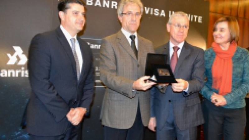 O Banrisul lan&ccedil;ou nesta ter&ccedil;a-feira (24), o cart&atilde;o Visa Infinite, o mais sofisticado da bandeira voltado ao segmento afinidade, que &eacute; integrado por clientes com elevado potencial de relacionamento. A apresenta&ccedil;&atilde;o do novo cart&atilde;o foi feita pelas diretorias