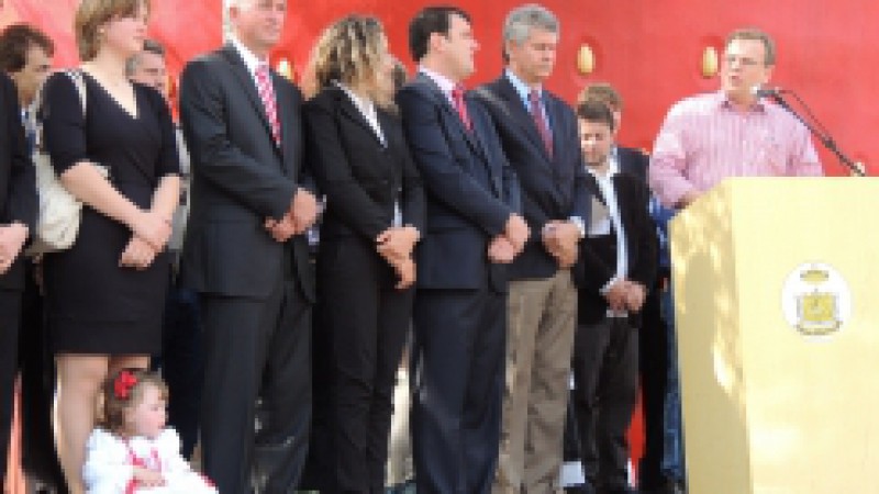 A cidade de Bom Princ&iacute;pio come&ccedil;ou a festejar neste final de semana a 15&ordf; Festa Nacional do Moranguinho. O evento, que busca divulgar o munic&iacute;pio, prossegue nos dois pr&oacute;ximos finais de semana. Serve, ainda, para proporcionar neg&oacute;cios para o setor