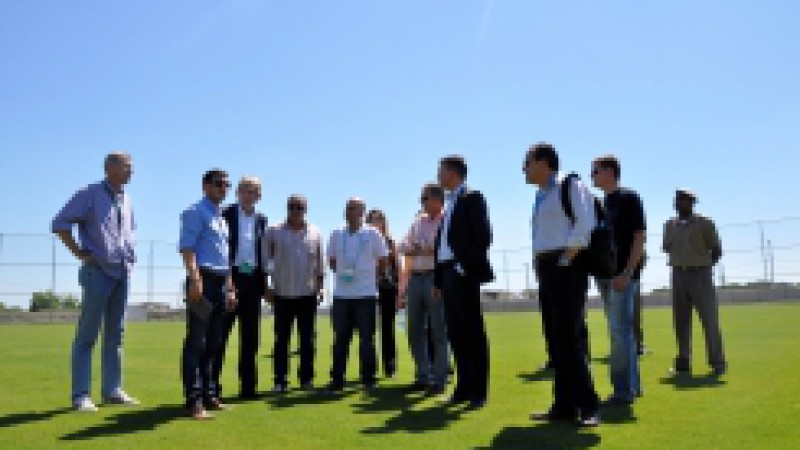 As delegações das seleções campeãs mundiais Argentina e França, e a atual vice-campeã Holanda estiveram neste domingo (08) na Capital para conhecer o palco da partida e os centros de treinamentos da cidade (os Campos Oficiais de Treinamento), além dos