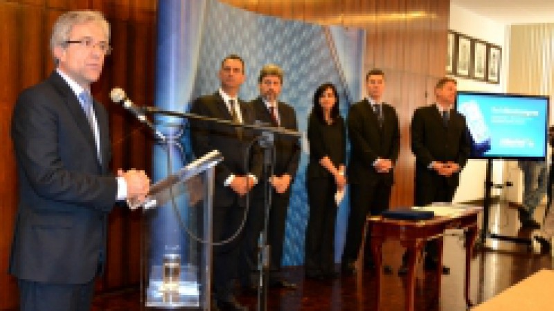 O Banrisul conquistou a mais importante certificação da indústria mundial de cartões de pagamento: o Payment Card Industry - Data Security Standards (PCI DSS). O anúncio ocorreu nesta quarta-feira (21), na sede do Banco, em Porto Alegre, com a