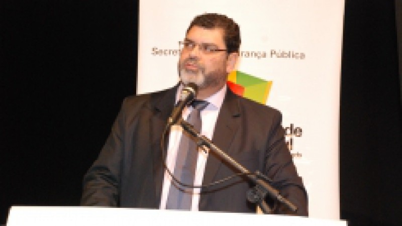 Especialistas das áreas da segurança pública, direitos humanos, assistência social e da justiça encerraram as atividades do Seminário Internacional de Enfrentamento ao Tráfico de Pessoas, na tarde desta quarta-feira (14), em Uruguaiana. O evento teve