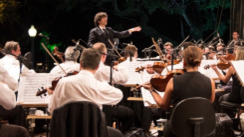 Em parceria com a Prefeitura Municipal de Cachoeirinha, a Orquestra Sinfônica de Porto Alegre realiza um concerto nesta terça-feira (27), às 20h30, na Igreja Matriz, com entrada franca. A regência fica a cargo do maestro Tiago Flores. O repertório reúne