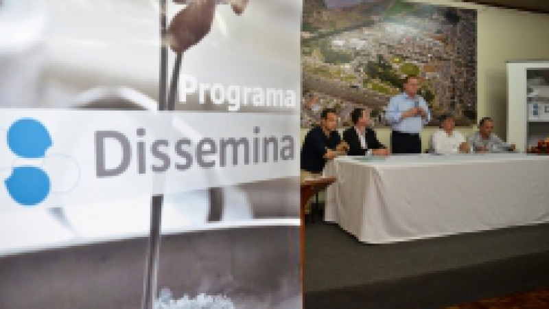 A Secretaria da Agricultura, Pecuária e Agronegócio começa nesta segunda-feira (16) a entregar aos municípios os veículos do Programa Estadual de Incremento da Qualidade Genética da Pecuária de Carne e Leite (Dissemina). Nesta primeira fase, o programa,