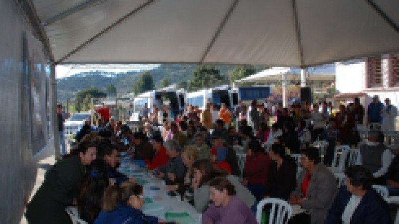 Centenas de pessoas participaram, nesta quarta-feira (03), em Cambará do Sul, da Caravana da Inclusão, promovida pelo programa RS Mais Igual. O evento proporcionou à população do município o acesso ao Cadastro Único e à transferência de renda do RS Mais