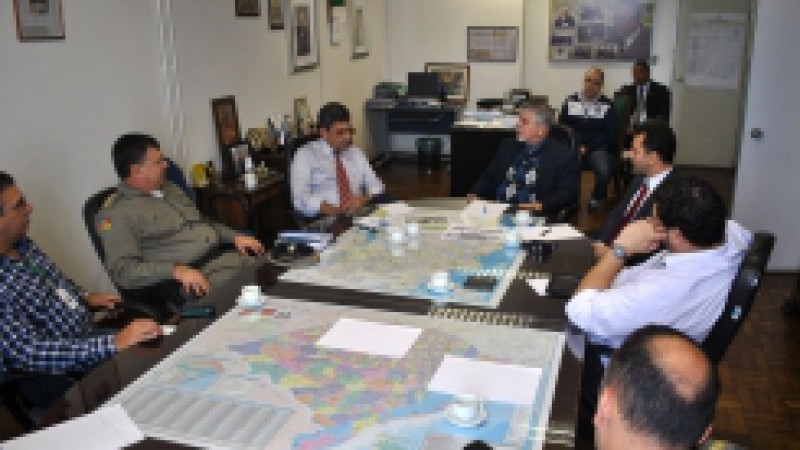 A criação de um programa habitacional para policiais militares em bairros distantes foi tema de reunião entre a Secretaria da Segurança Pública (SSP) e a Prefeitura de Porto Alegre nesta sexta-feira (12), na sede da SSP.  No encontro, ficou definido que
