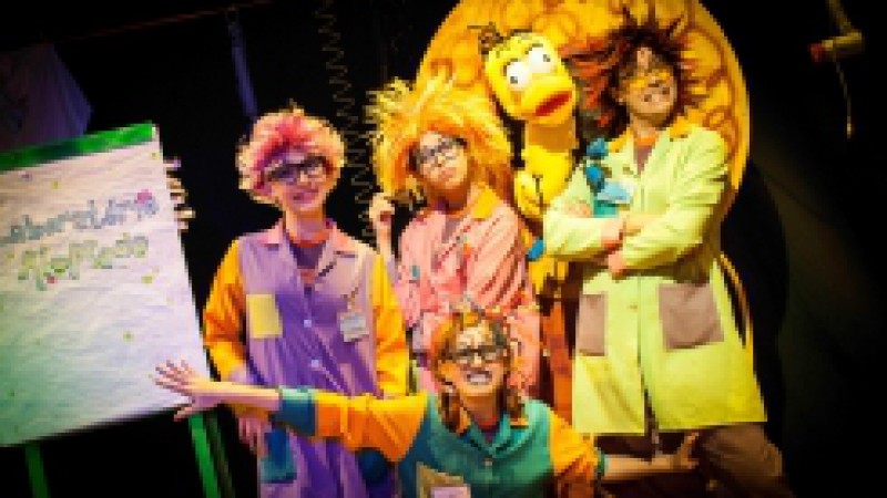 O Teatro Bruno Kiefer da Casa de Cultura Mario Quintana (CCMQ) recebe, de 29 de maio a 21 de julho, o grupo Entreteniarte, com a pe&ccedil;a Laborat&oacute;rio Aloprado. No espet&aacute;culo, a f&iacute;sica e a qu&iacute;mica s&atilde;o os protagonistas e v&atilde;o guiar o p&uacute;blico por um laborat&oacute;rio