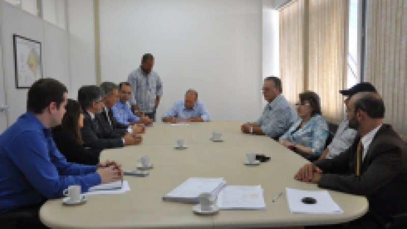 O governo do estado do Rio Grande do Sul, por meio da Secretaria de Desenvolvimento Rural, Pesca e Cooperativismo (SDR), assinou nesta quarta-feira (24) a escritura pública das terras adquiridas pelo estado, da antiga Fazenda Bela Vista - situada no