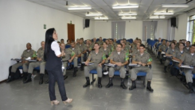 Os 56 soldados do Comando Ambiental da Brigada Militar, que comp&otilde;em a primeira turma de policiais da BM que participam dos cursos de espanhol e ingl&ecirc;s b&aacute;sico do Programa Nacional de Acesso ao Ensino T&eacute;cnico e Emprego (Pronatec), na modalidade Copa na