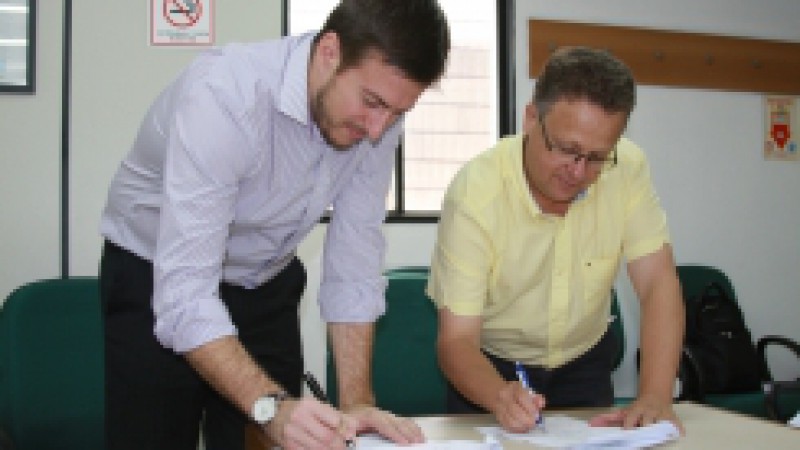 Aprimorar os dados das safras de arroz do Rio Grande do Sul é o objetivo do acordo de cooperação técnica assinado nesta terça-feira (26) entre o Instituto Rio Grandense do Arroz (Irga) e a Companhia Nacional de Abastecimento (Conab). A parceria vai