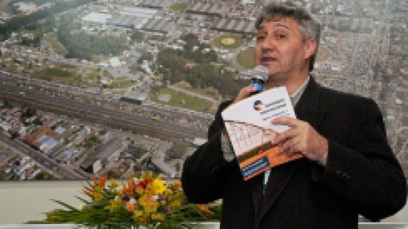 O diretor-presidente da Funda&ccedil;&atilde;o Estadual de Pesquisa Agropecu&aacute;ria (Fepagro), Danilo Rheinheimer dos Santos, foi eleito membro da Academia Francesa de Agricultura. Ele &eacute; o quarto brasileiro a ingressar na renomada academia, como correspondente exterior.