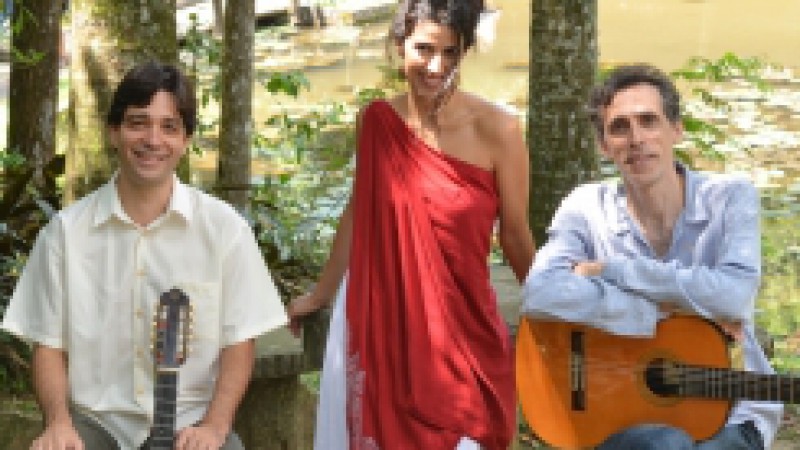 O Musical Petropar apresenta, nesta quarta-feira (24), às 12h30, o grupo Encanto de Cordas, com Leticia Torança (voz), Cau Karam (violão) e Francisco Andrade (viola brasileira). No repertório, o show Outras mais belas, que utiliza a canção como caminho