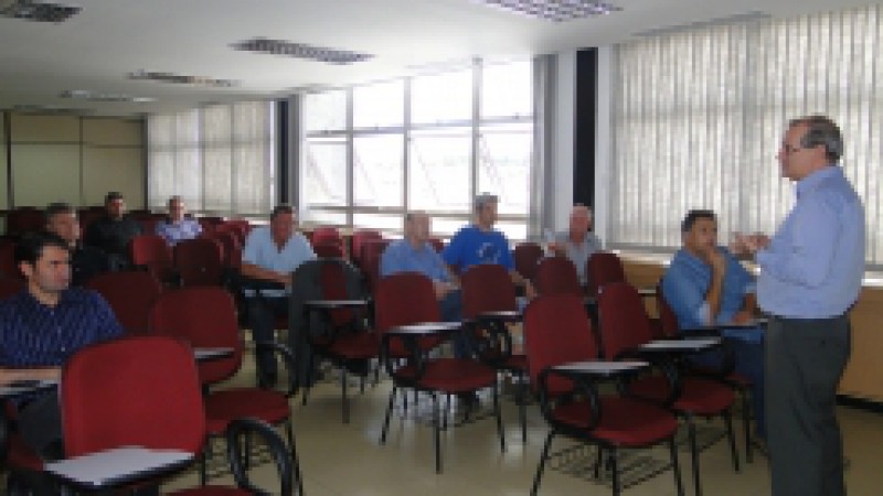 O presidente da Empresa Gaúcha de Rodovias, Luiz Carlos Bertotto, reuniu-se nesta sexta-feira (22) com prefeitos e representantes de seis dos dez municípios que compõem o polo de pedágio de Campo Bom. A finalidade do encontro foi apresentar a EGR e