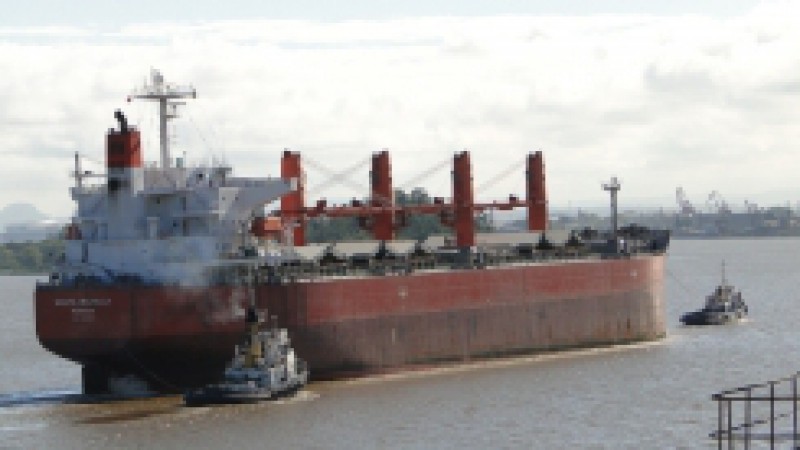 O navio cargueiro Santa Isabella atracou no Porto de Porto Alegre na manhã desta sexta-feira (22) trazendo 9 mil toneladas de sulfato e cloreto de potássio. A carga que tem origem na cidade de Hamburgo, na Alemanha, é utilizada para a fabricação de