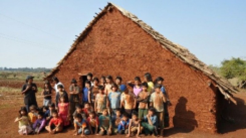 Uma imersão na espiritualidade e na cultura dos Mbyá-Guarani da aldeia Koenju, em São Miguel das Missões, no Rio Grande do Sul, é o que proporciona o documentário Bicicletas de Nhanderú, que vai ao ar nesta sexta, 22 de março, às 22h30, pela TVE. O filme