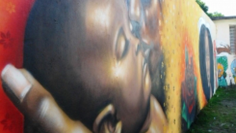O muro externo da Penitenci&aacute;ria Feminina Madre Pelletier (PFMP), em Porto Alegre, est&aacute; recebendo, em maio, a arte em grafite&nbsp;para marcar o m&ecirc;s das m&atilde;es. A a&ccedil;&atilde;o &eacute; iniciativa da Superintend&ecirc;ncia dos Servi&ccedil;os Penitenci&aacute;rios (Susepe), por meio da