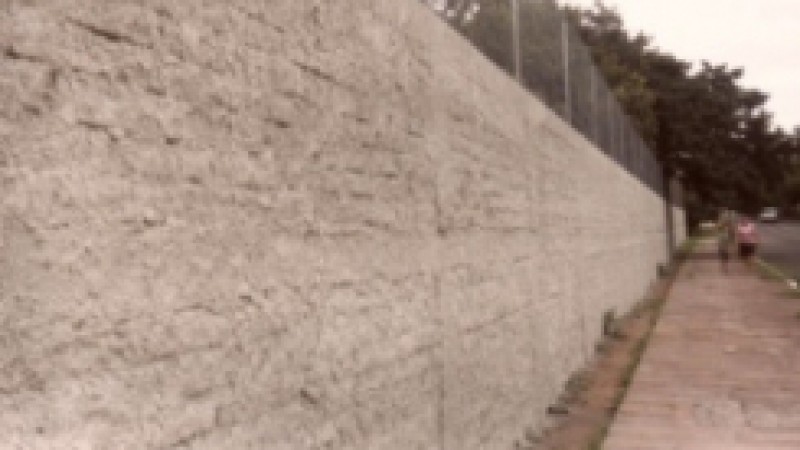A Escola Estadual de Ensino Fundamental Jo&atilde;o Ribeiro, localizada em Novo Hamburgo, teve sua seguran&ccedil;a refor&ccedil;ada por meio de reformas viabilizadas pela Secretaria de Obras P&uacute;blicas, Irriga&ccedil;&atilde;o e Desenvolvimento Urbano (SOP). A obra, j&aacute; finalizada, teve um