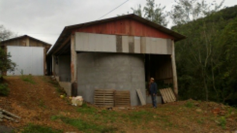 A experiência de produtores com silos secadores e armazenadores de milho, soja, feijão e outros grãos, no interior de Charrua (região Norte do RS), foi apresentada ao coordenador regional da Secretaria da Agricultura, Pecuária e Agronegócio, engenheiro