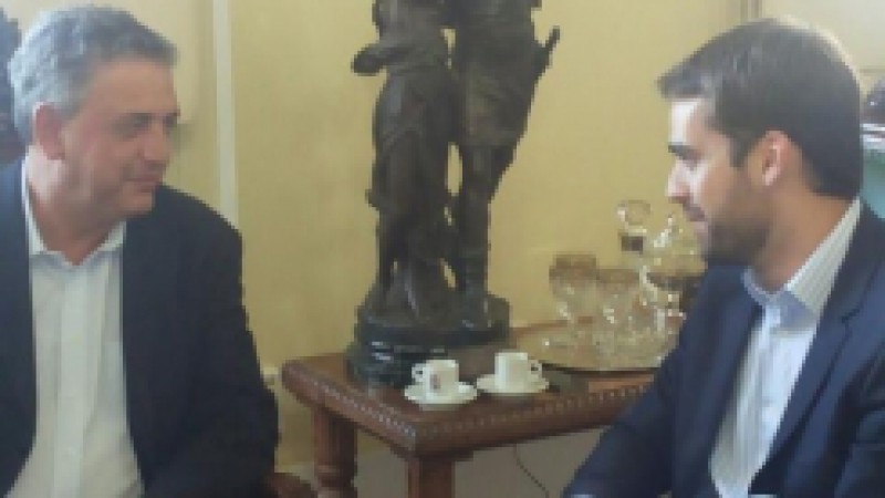 O secretário de Habitação e Saneamento, Marcel Frison, e o prefeito de Pelotas, Eduardo Leite, estiveram reunidos nesta quarta-feira (27), para debater a ocupação do Residencial Haragano, que está em fase final de construção na cidade. O empreendimento,