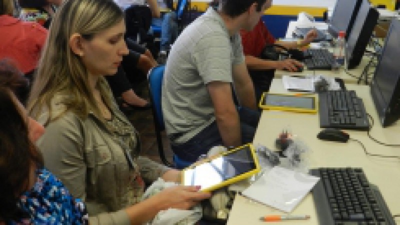 A Secretaria de Estado da Educação (Seduc) iniciou nesta semana o processo de formação docente para os 22 mil professores de Ensino Médio efetivos da rede que receberão tablets para uso pedagógico em sala de aula e planejamento. A expectativa da
