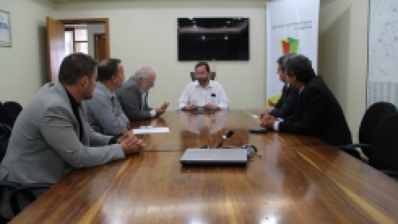 O secretário de Infraestrutura e Logística do RS, Caleb de Oliveira, recebeu nesta quinta-feira (28) os dirigentes da empresa Odebrecht Energia para debater o andamento das obras do Complexo Eólico do Senandes, no Sul do Estado, onde estão sendo