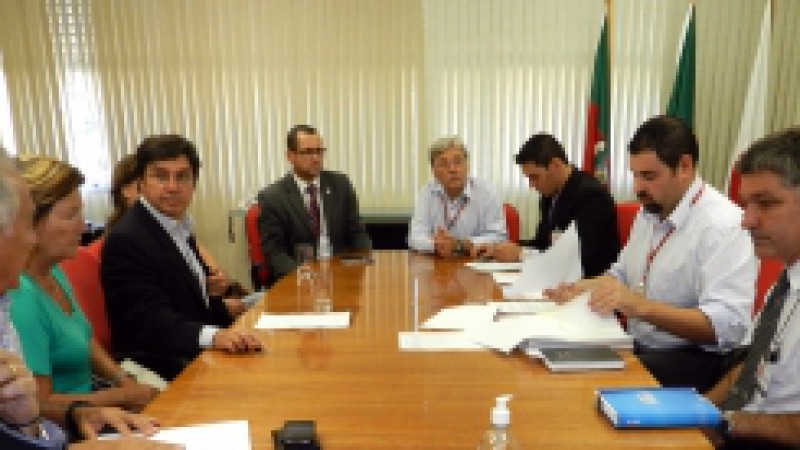 O Grupo CEEE fechou a compra do terreno localizado na Avenida Sertório, nº 6.900, zona Norte de Porto Alegre, com área de 10 mil m², para a construção da subestação (SE) Aeroporto, nesta quarta-feira (27). O documento foi firmado entre o presidente do