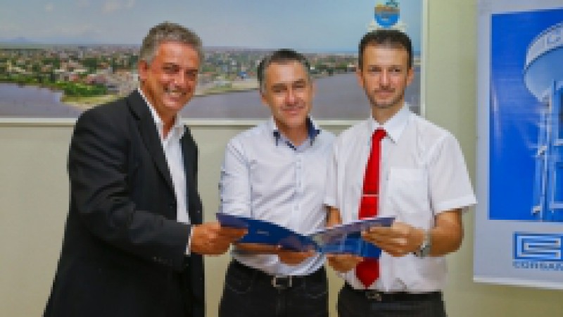 O Governo do Estado est&aacute; garantindo mais de R$ 36 milh&otilde;es em saneamento para o munic&iacute;pio de Imb&eacute;. Nesta quarta-feira (23), uma parcela deste plano de investimentos foi celebrada durante ato na C&acirc;mara de Vereadores do munic&iacute;pio. Na atividade, o titular da