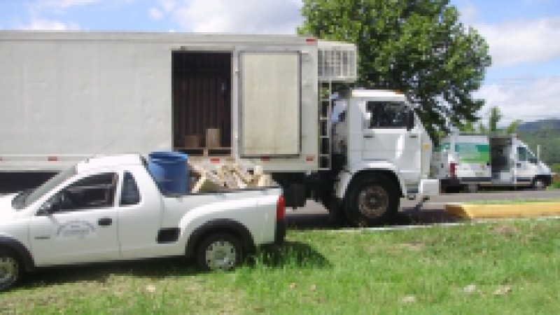 Em uma barreira montada no município de Rolante, fiscais da Secretaria da Agricultura, Pecuária e Agronegócio que atuam no Programa Verão numa Boa, apreenderam na segunda-feira (18) mais de 2,4 toneladas de produtos de origem animal que estavam sendo