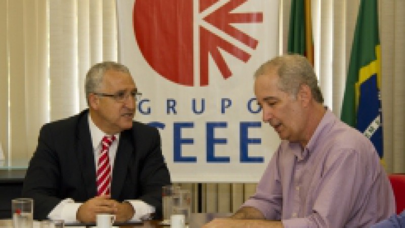 O Sport Club Internacional fará à Companhia Estadual de Distribuição de Energia Elétrica (CEEE-D) o pedido formal da carga ao Beira-Rio, para que a companhia emita novo contrato de fornecimento e ligue a energia elétrica no estádio-sede dos jogos da Copa