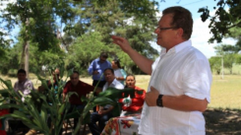 O secretário da Agricultura, Pecuária e Agronegócio, Luiz Fernando Mainardi, assinou nesta terça-feira (28) o quarto convênio de repasse de R$ 2,6 milhões do Fundo de Desenvolvimento da Vitivinicultura (Fundovitis) destinados à implantação de parreirais