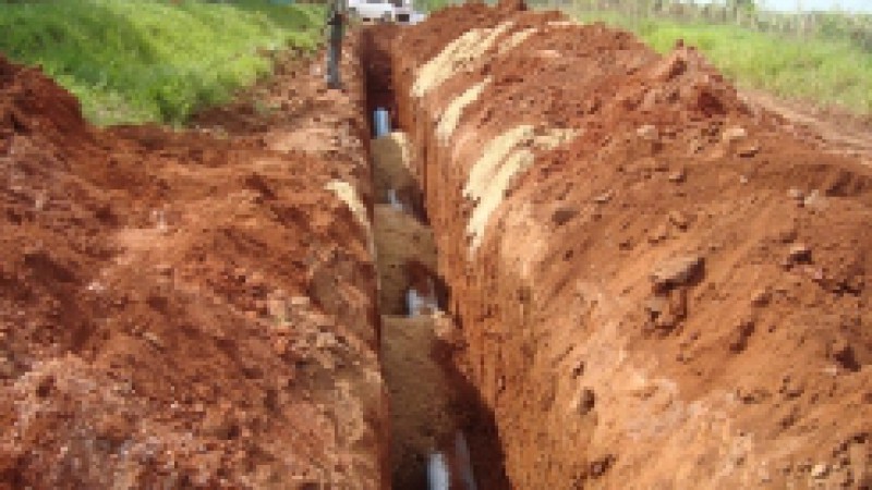 A Companhia Riograndense de Saneamento (Corsan) vai interligar uma nova adutora de &aacute;gua tratada ao sistema integrado de Gravata&iacute; e Cachoeirinha. No valor de R$ 1 milh&atilde;o em recursos pr&oacute;prios da companhia, a obra eleva a adu&ccedil;&atilde;o em 200 litros por segundo