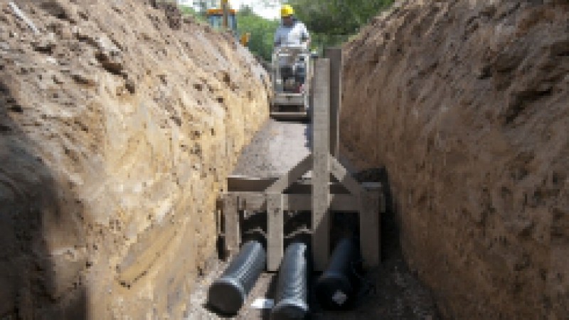 A CEEE avança no trabalho de construção do trecho subterrâneo da nova linha transmissão de energia elétrica de 69 mil Volts que liga a Subestação (SE) Porto Alegre 10 (Esquina da Av. Ipiranga com Rua Vicente da Fontoura) à futura SE Menino Deus (na