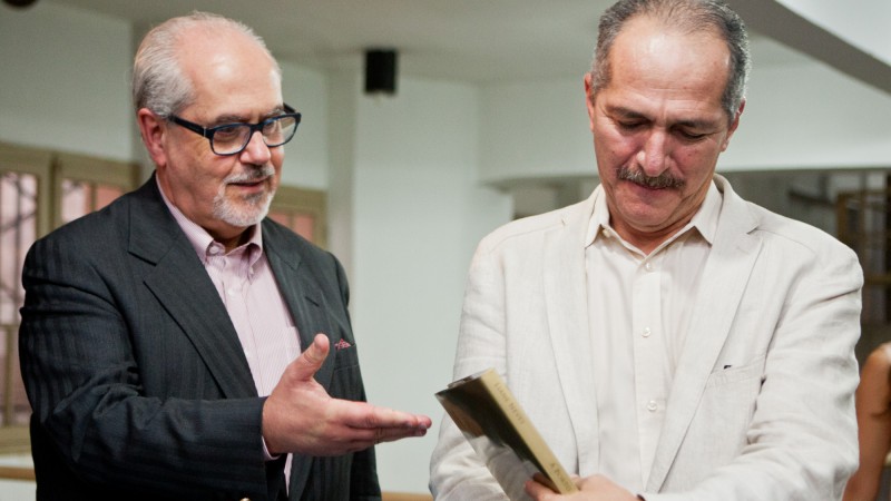 20.02.14: Secretário da Cultura Assis Brasil e Ministro do Esporte Aldo Rebelo durante sessão de autógrafos do livro A pátria das chuteiras, coletânea de crônicas de Nelson Rodrigues.