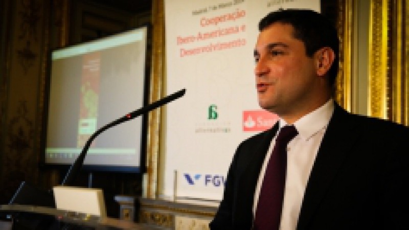 O especialista em Governo Aberto do Banco Mundial, Tiago Peixoto, anunciou na última sexta-feira (7), em Madri, uma parceria com a Fundação Getúlio Vargas e o Governo do Estado do Rio Grande do Sul, por meio do Gabinete Digital, para constituir uma rede