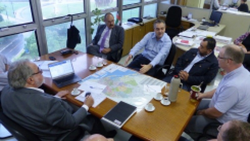 Durante reunião para conhecer os planos do Grupo Vamtec voltados à gaseificação do carvão mineral de Candiota, nesta quarta-feira (26), o titular da Secretaria de Infraestrutura e Logística do Rio Grande do Sul, João Victor Domingues, destacou os