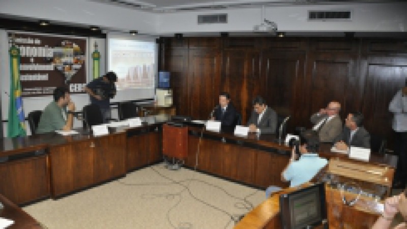 O coordenador executivo do Comitê Gestor da Copa 2014 RS (CGCopa), Maurício Nunes Santos, participou, na manhã desta quarta-feira (26), de reunião da Comissão de Economia e Desenvolvimento Sustentável da Assembleia Legislativa. No encontro, com a