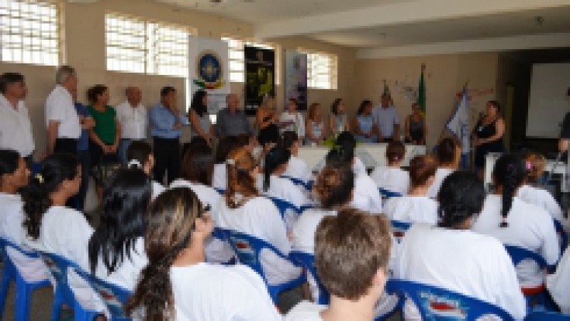 A parceria da Superintend&ecirc;ncia dos Servi&ccedil;os Penitenci&aacute;rios (Susepe) com a Funda&ccedil;&atilde;o Ma&ccedil;&ocirc;nica Educacional (FME) oportuniza, pela primeira vez no Litoral, cursos na &aacute;rea da constru&ccedil;&atilde;o civil para cerca de 30 mulheres recolhidas no Pres&iacute;dio de Torres. O
