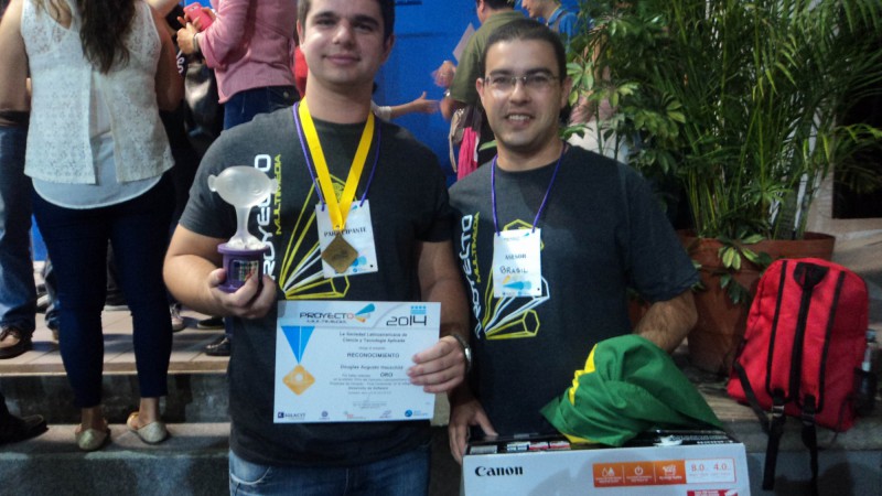Estudante e professor participaram de curso Latino Americano de computador