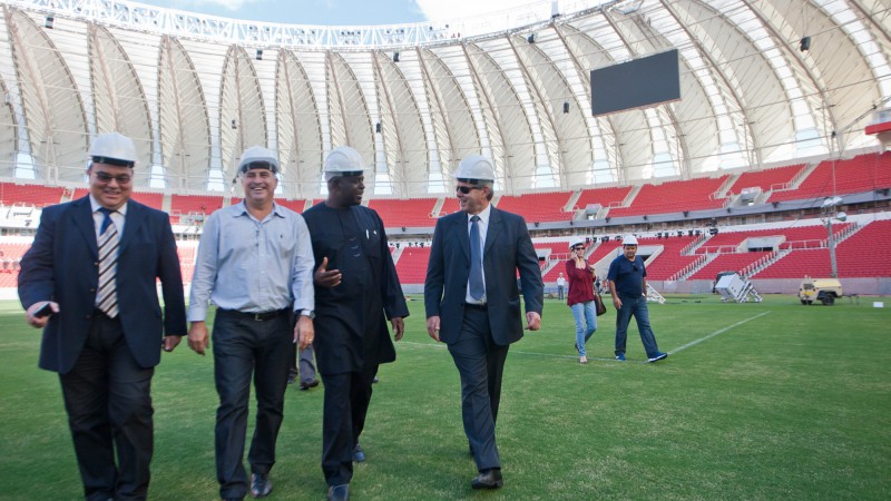 PORTO ALEGRE, RS, BRASIL, 27.03.14: Embaixador da Nigéria, Adamu Emozozo, e o Ministro da Embaixada, Salawu Bello, visitam o estádio Beira-Rio do Internacional. Foto: Raphael Seabra/Palácio Piratini